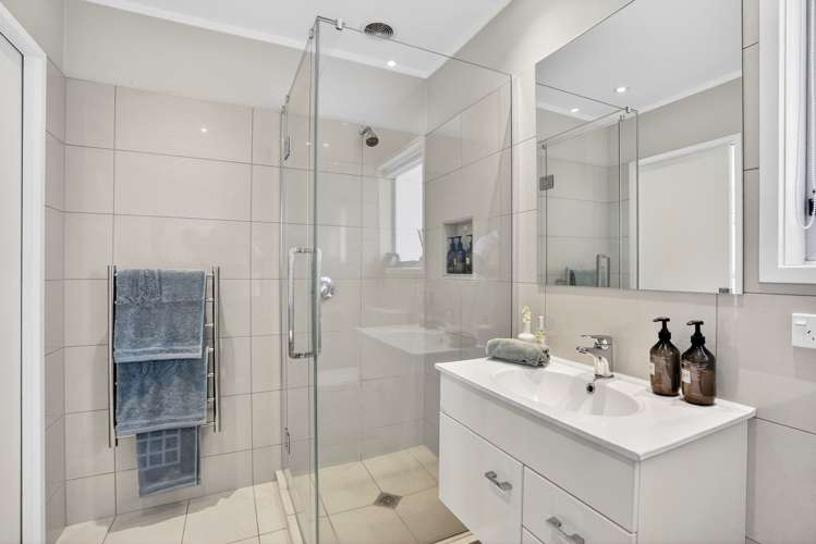 27 Gulf Crest Bucklands Beach_21