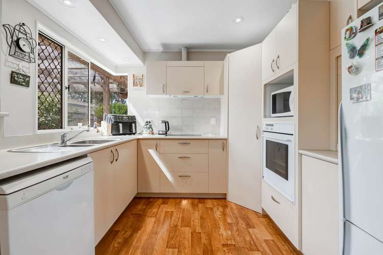 4 Lakeside Drive Orewa_5