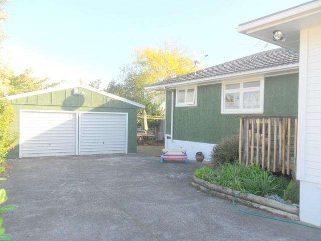 3 Tiroroa Avenue Te Atatu South_1