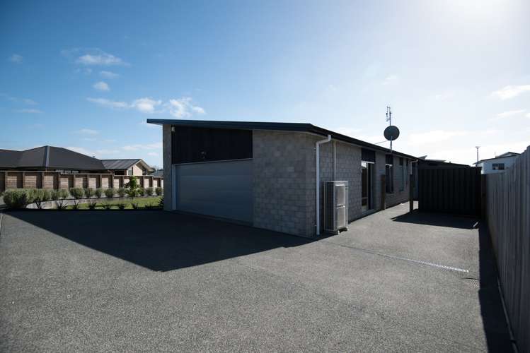 77 Intrepid Crescent Beachlands_4