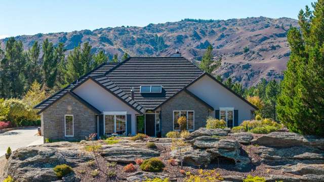 PRIVATE SANCTUARY WITH SPECTACULAR VIEWS