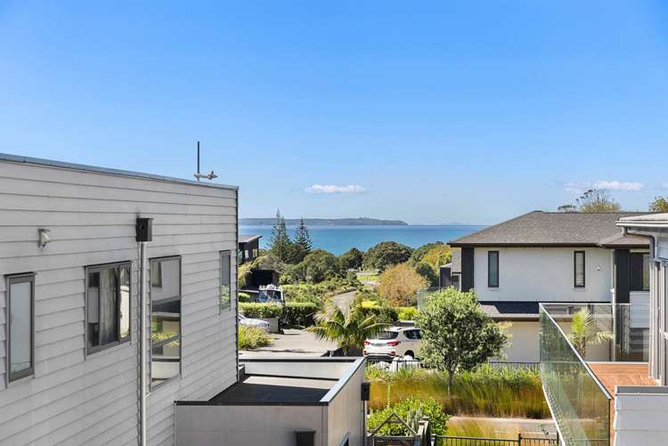 8 Makura Road Long Bay_26