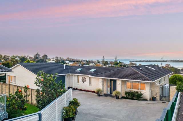 Elegant Living  with Sea Views