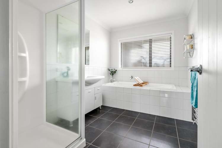 1 Whitford Place Rototuna North_8