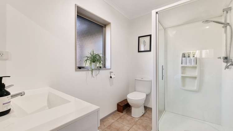 123 Basley Road Owhata_10