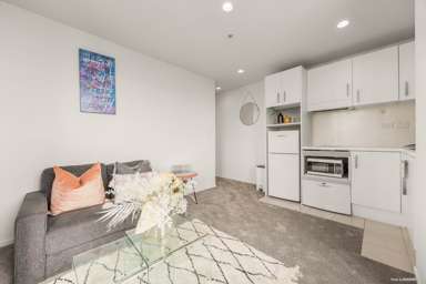 1302/36 Eden Crescent_2