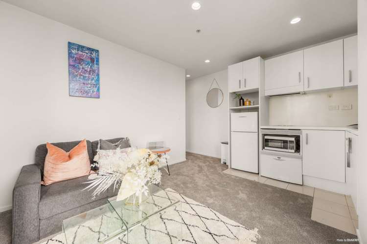 1302/36 Eden Crescent City Centre_2