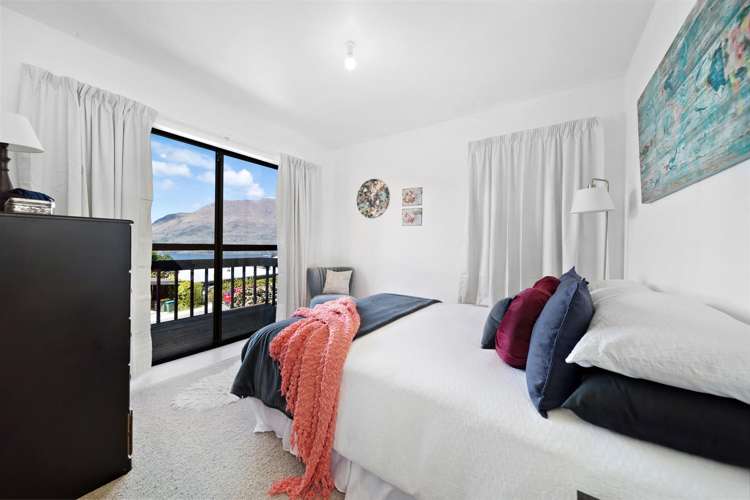 52 Wynyard Crescent Fernhill/Sunshine Bay_10