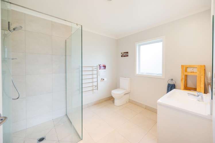 13 Roots Street East Feilding_9