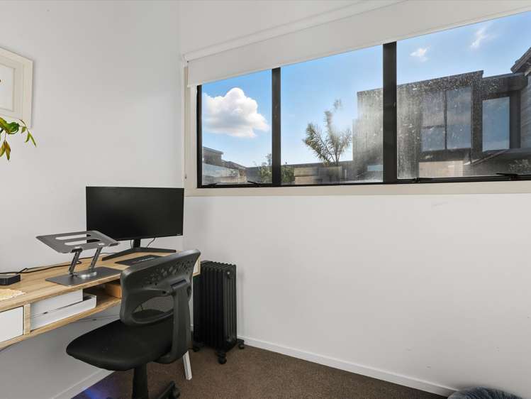 18 and 18A Harbour Drive Otumoetai_11