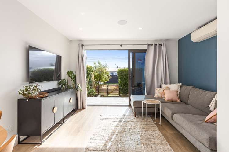 1/1a Royal View Road Te Atatu South_5