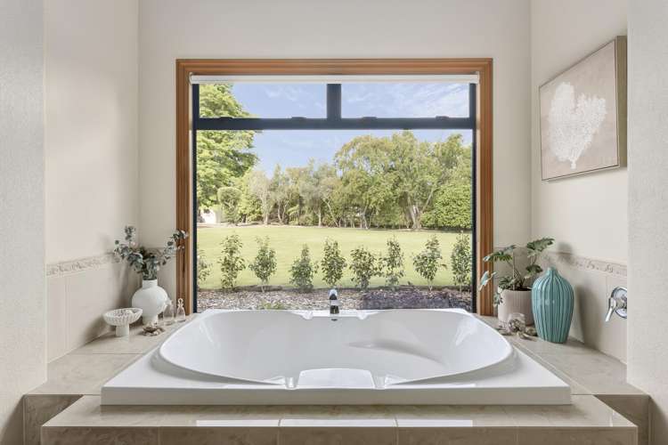 203 Athlone Drive Cambridge_12