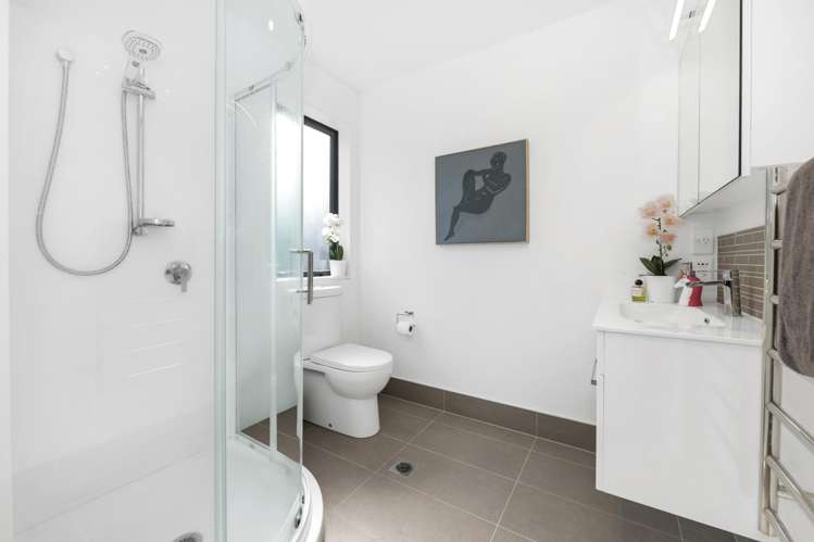 8 Whakaora Lane Flat Bush_16