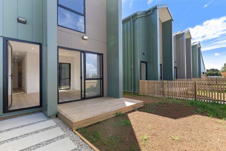 23 Karaka Village Parade Karaka_26