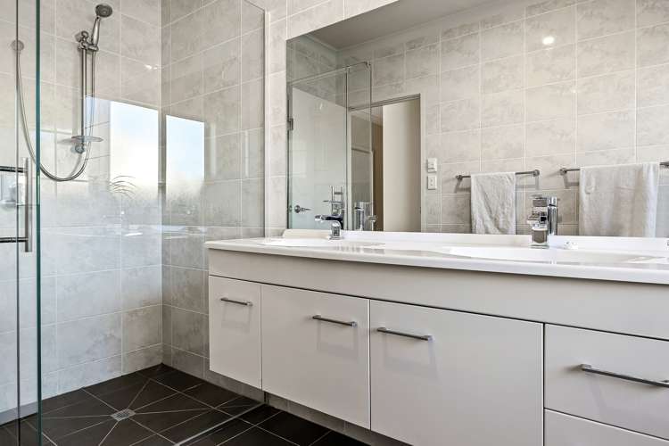 7 Barnsley Crescent West Melton_15