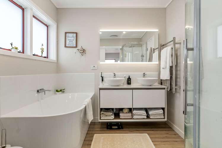 81 Seaview Road Paremata_19