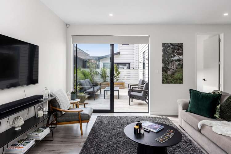 14 Peet Avenue Royal Oak_11