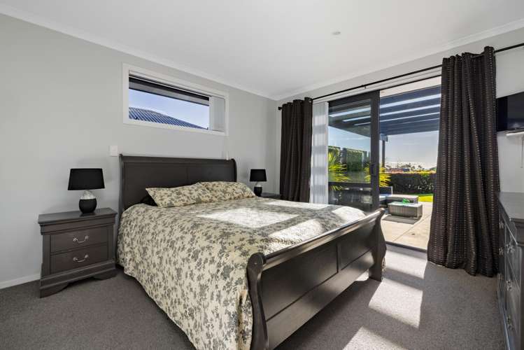 19 Ballintoy Park Drive Welcome Bay_12