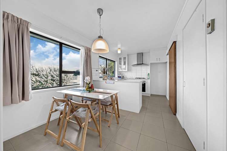 1/6 Tina Place Sunnyhills_5