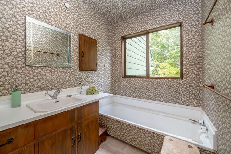 68 Eringa Road Longbush_13