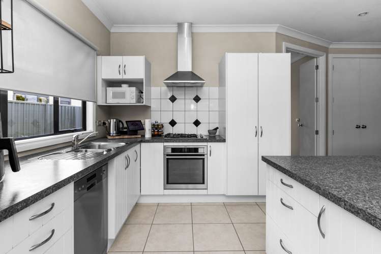 25 Pacific Avenue Poraiti_2