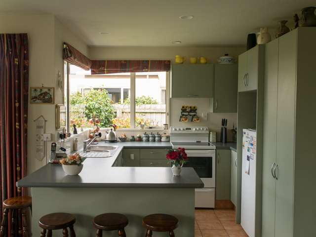 155 Pages Road Marchwiel_3