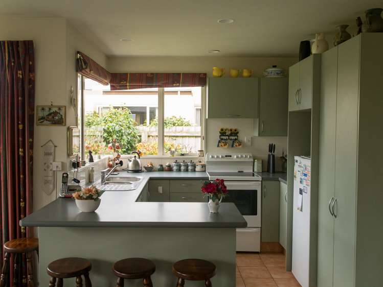 155 Pages Road Marchwiel_3