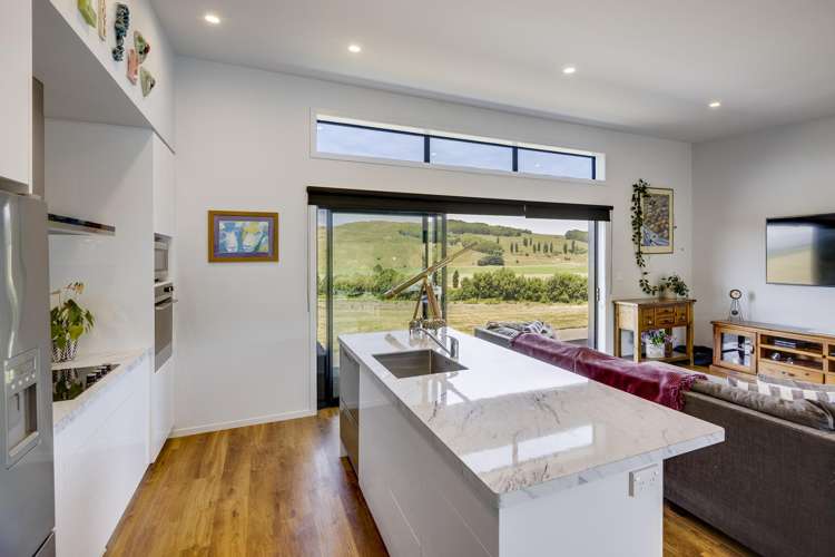 8 Riverview Drive Otane_18