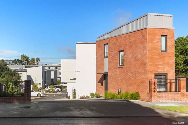 First home buyers/Investors, Carpark Included