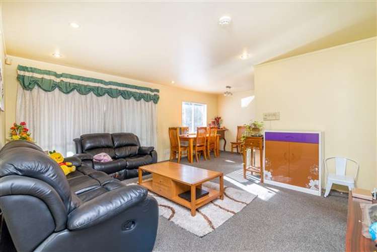 240 Te Atatu Road Te Atatu South_1