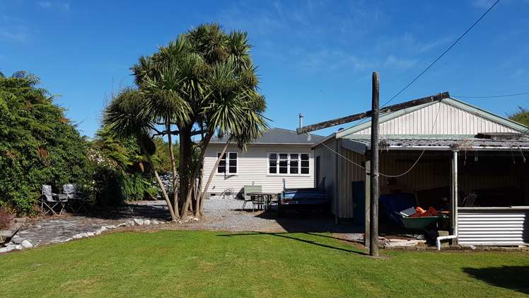 40 Davie Street Hokitika_11