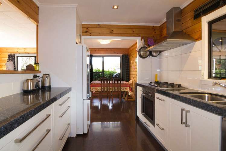 942 Kahikatea Flat Road Waitoki_12