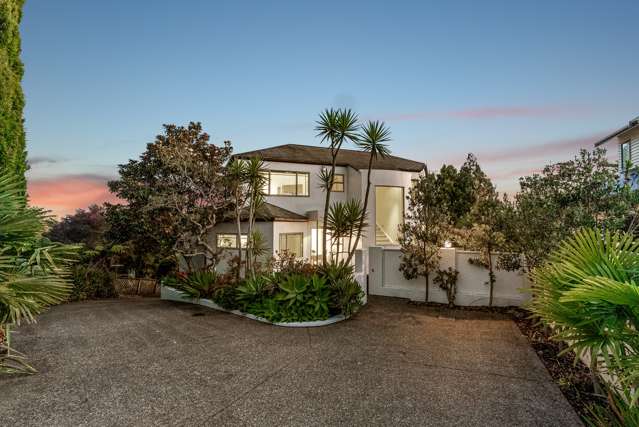 Large Home with Stunning Views of Rangitoto Island