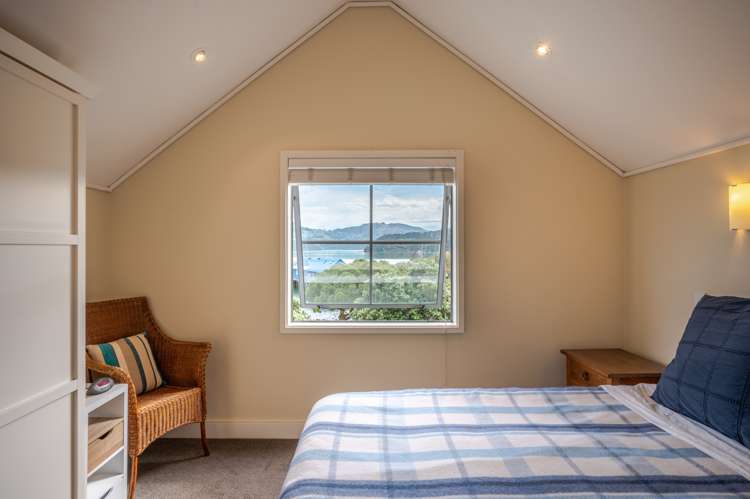 85j Beach Road Akaroa_14