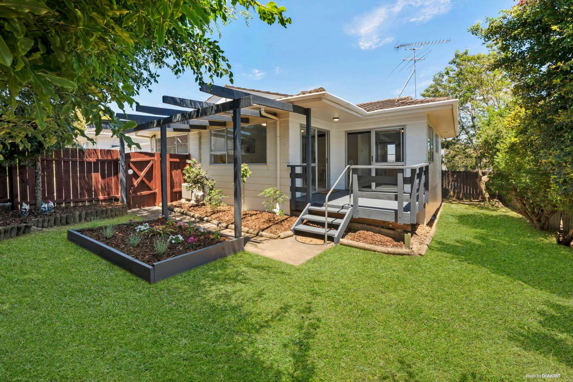 2/3 Tyndrum Place Highland Park_0