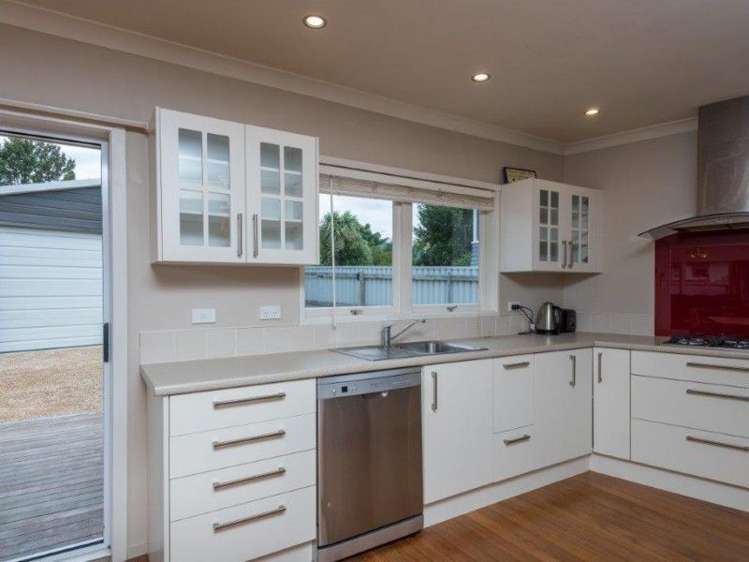 19 Neale Avenue Stoke_4