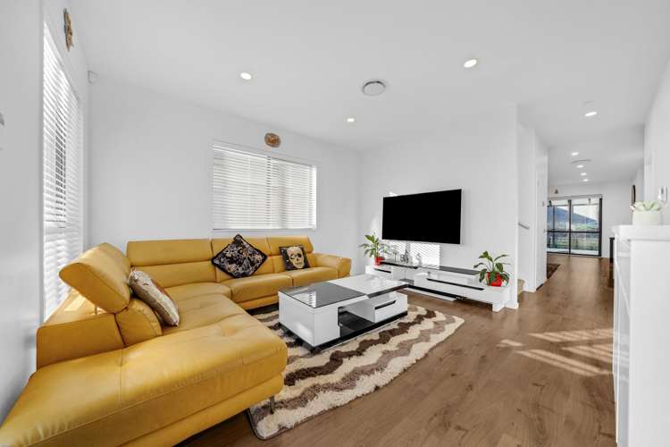 32 Matahae Drive Flat Bush_1