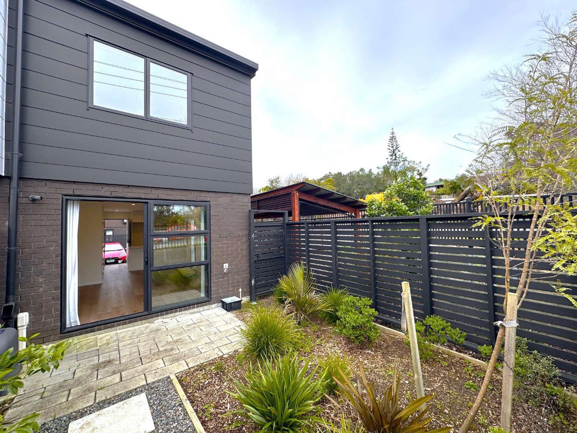 321 Glengarry Road Glen Eden_0
