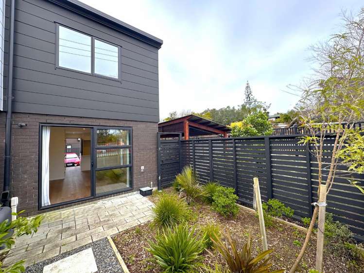 321 Glengarry Road Glen Eden_0