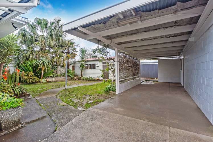 73 Cobham Crescent Kelston_16