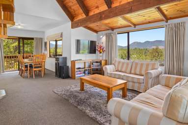 22 Chalet Crescent_4