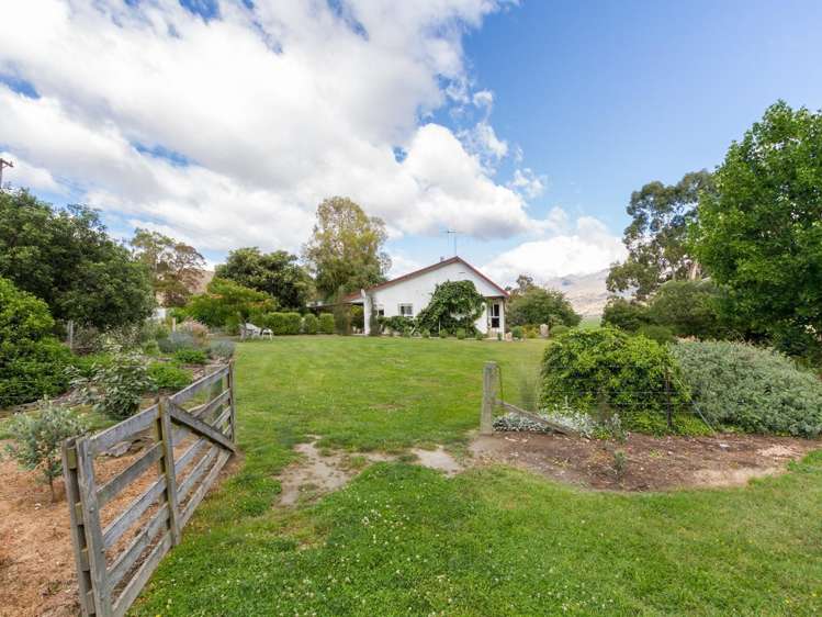 2464 Tarras-Cromwell Road Westland Surrounds_9