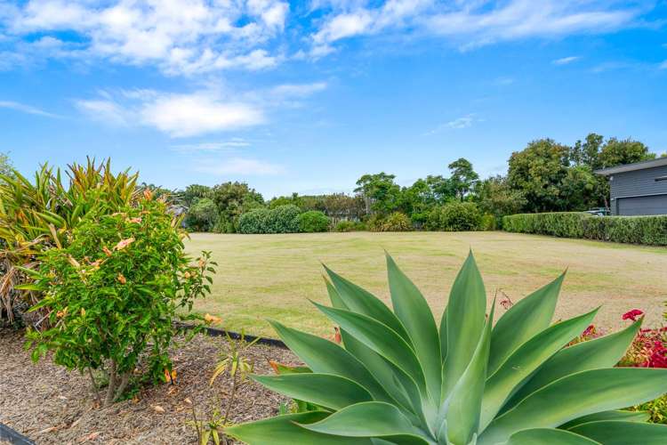 8 & 10 Edgewater Place Matapouri_17