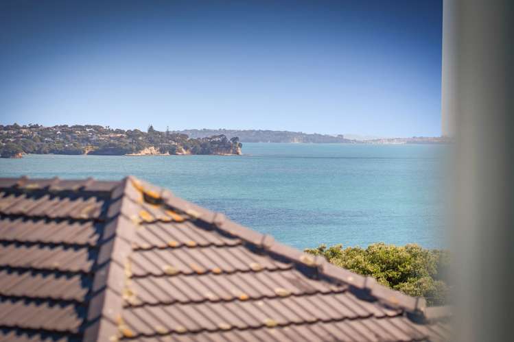 2/42 Churchill Road Murrays Bay_13