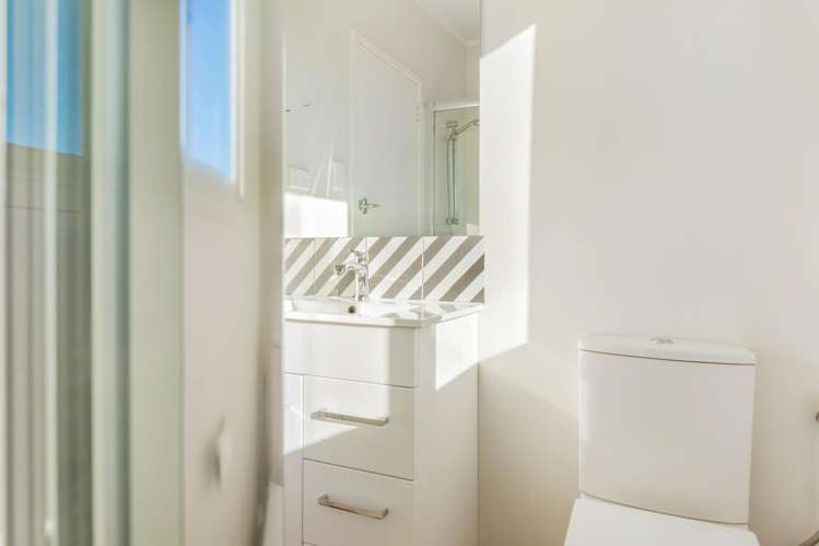 10 Pah Road Onetangi_12