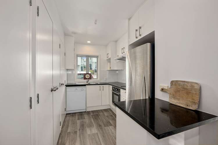 2/4 John Jennings Drive Oteha_5