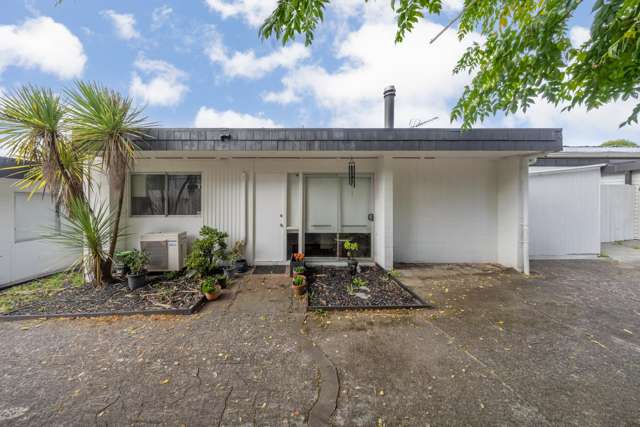 2/8 Wilbur Place Pakuranga Heights_2