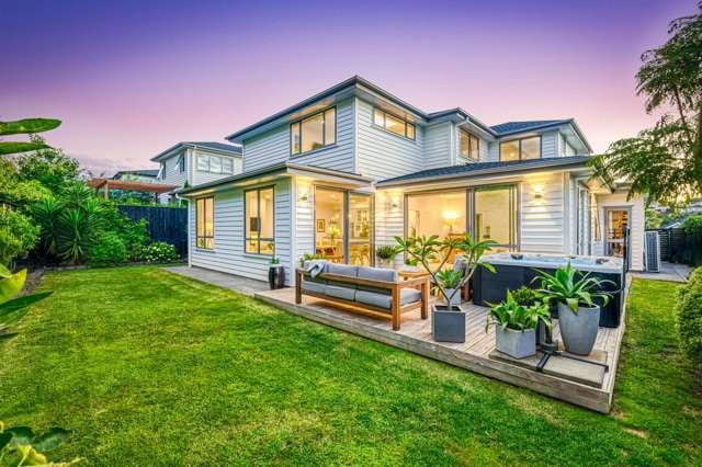 Aspirational family living in Orewa