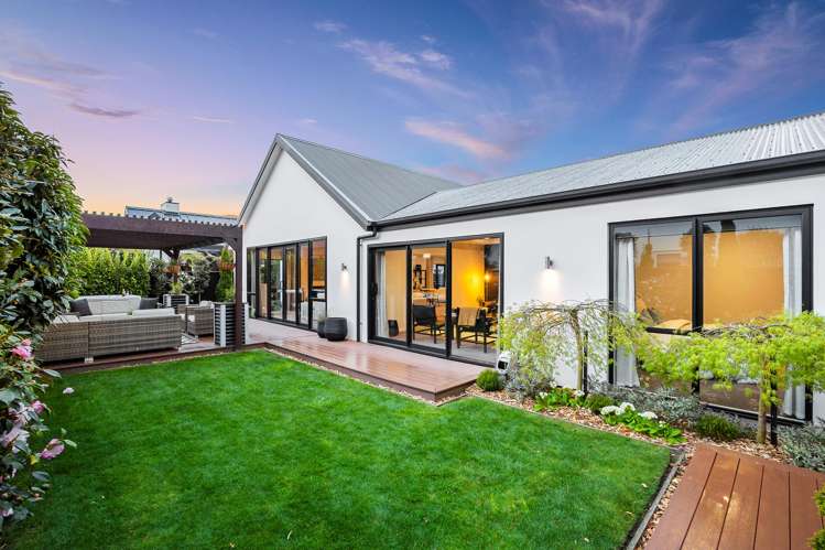 6 Waitikiri Square Parklands_22