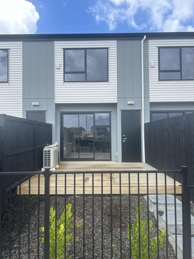 Brand New townhouse in central silverdale